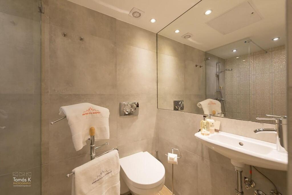 Bpr The Golden Astoria With Balcony And A/C Apartment Budapesta Exterior foto